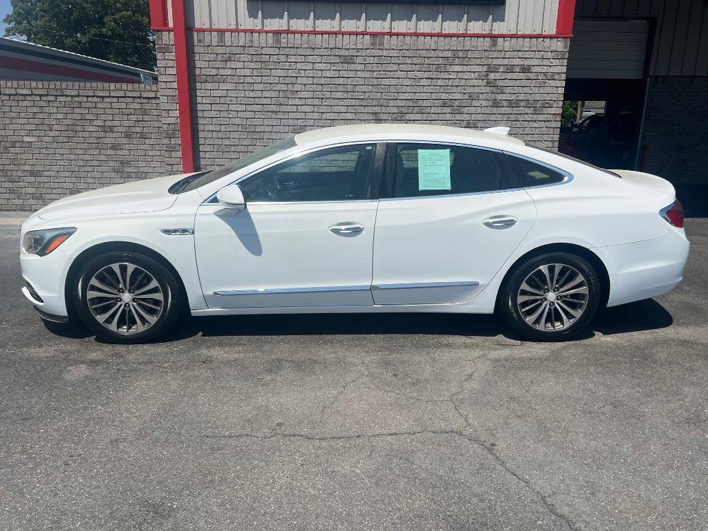 2017 Buick LaCrosse Essence's photo